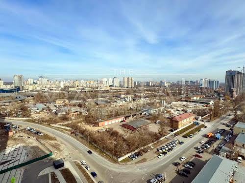квартира за адресою Причальна вул., 13
