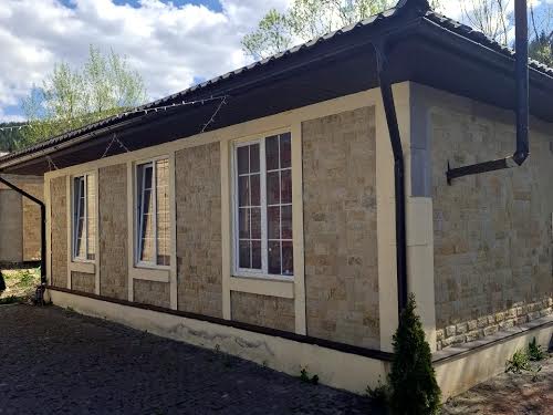 комерційна за адресою Свободи вул., 93