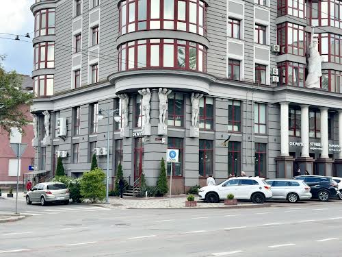 комерційна за адресою Степана Бандери вул., 21
