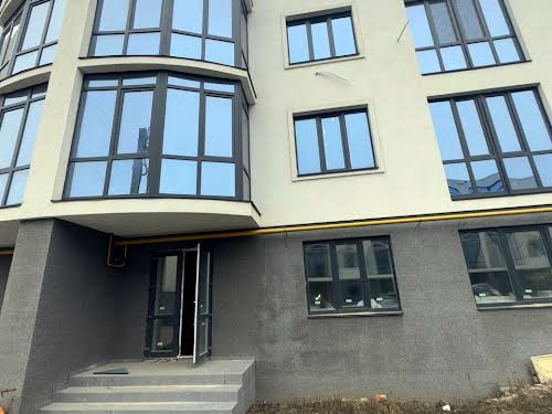комерційна за адресою Захисників, 19