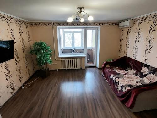 квартира за адресою Космонавтів вул., 68а