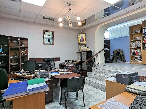 комерційна за адресою Палубна вул., 12а