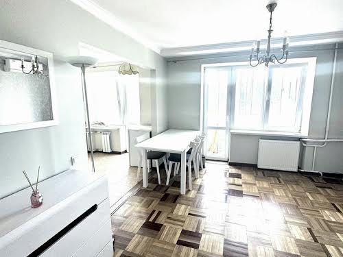 квартира за адресою Родини Крушельницьких вул., 12