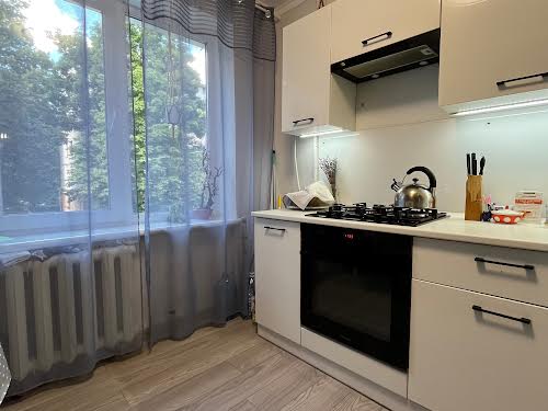 квартира за адресою Рятувальників вул., 33