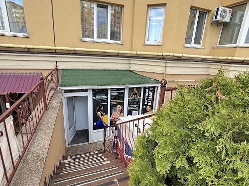 комерційна за адресою Миру вул., 36