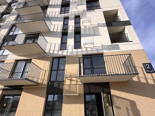 комерційна за адресою Садова вул., 77 к1