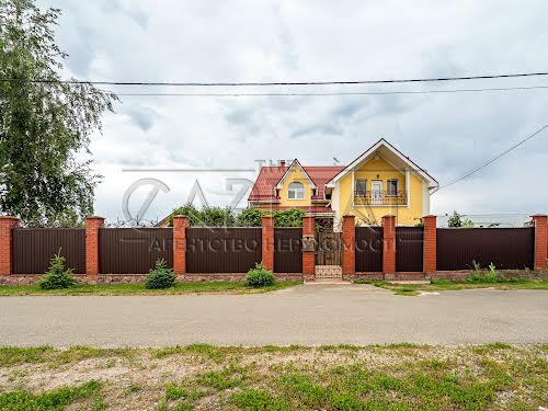 будинок за адресою с. Мартусівка, каштанова