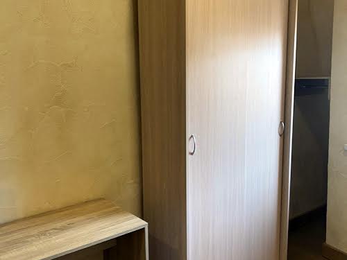 комерційна за адресою Руставелі вул., 31