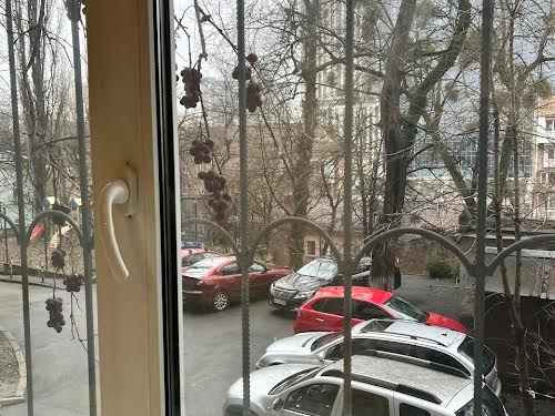 коммерческая по адресу Кропивницкого ул., 18