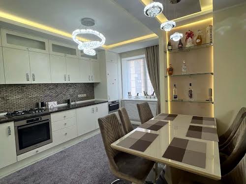 квартира за адресою Ак. Сахарова, 5В