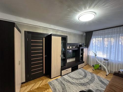 квартира по адресу Строителей ул., 12-Б