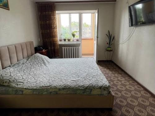 квартира за адресою Космонавтів вул., 33