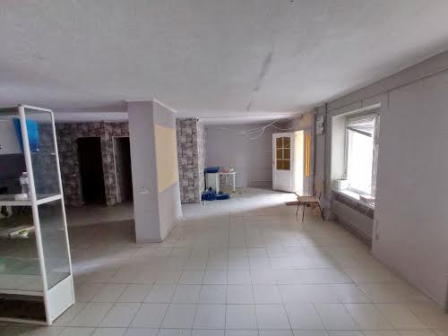 комерційна за адресою Робоча вул., 75