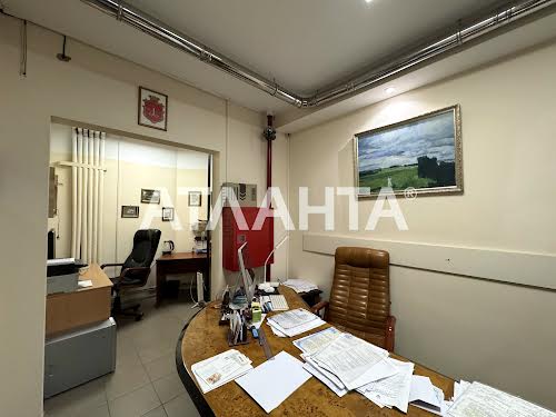 комерційна за адресою Добровольців вул. (Маршала Говорова), 8