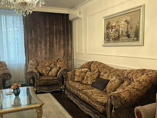 квартира за адресою Літературна, 12 А