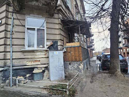 комерційна за адресою Одеська вул., 14