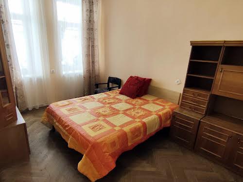 квартира за адресою Шептицьких вул., 19