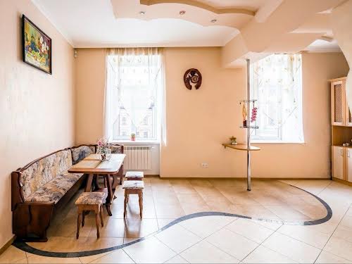 квартира по адресу Львов, Театральная ул., 12