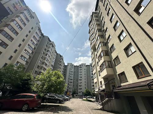 квартира за адресою Хотинська вул., 12