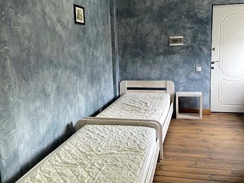 комерційна за адресою Руставелі вул., 31