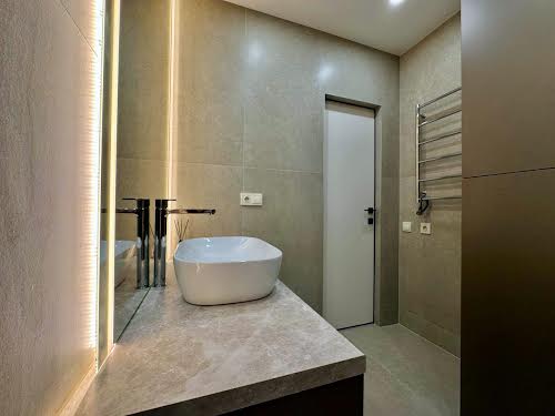 квартира за адресою пелеша, 5