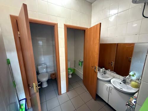 комерційна за адресою Левка Лук'яненка вул. (Василя Жуковського), 9