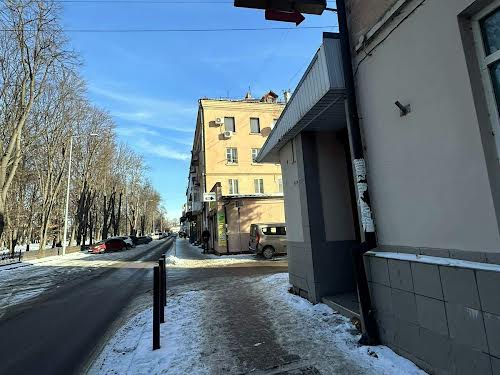 комерційна за адресою Військових Ветеранів, 4