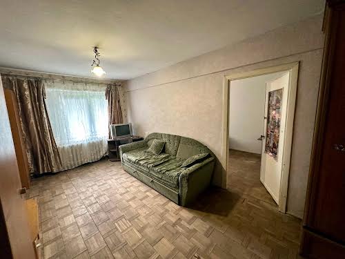 квартира за адресою Михайла Максимовича вул., 6