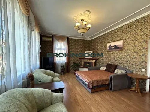 дом по адресу с. Богдановка, озерна, 1