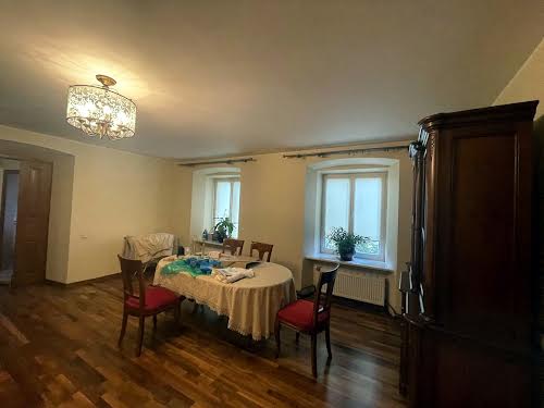 квартира за адресою Підвальна вул., 9