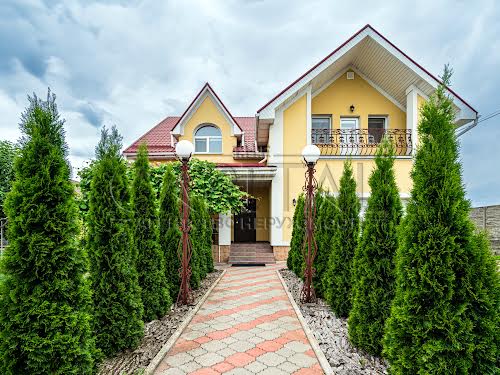будинок за адресою с. Мартусівка, каштанова