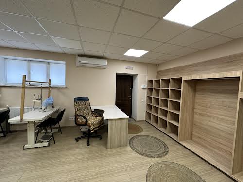 комерційна за адресою Горького, 5 В