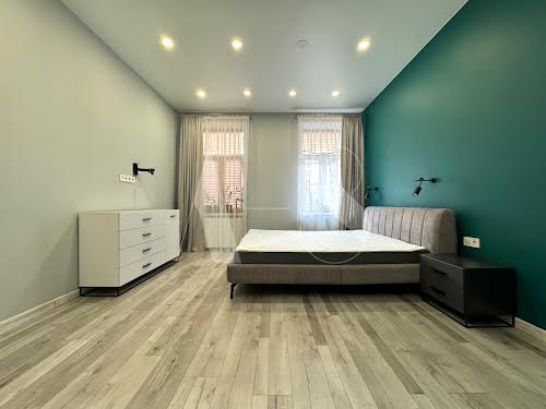 квартира за адресою Шпитальна вул., 26