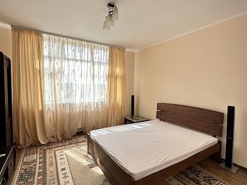 квартира за адресою Сім'ї Кульженків вул. (Петра Дегтяренка), 35