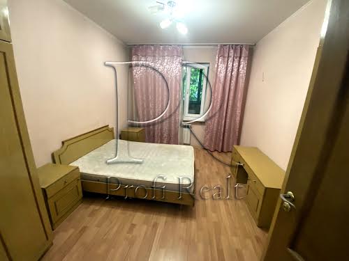 квартира за адресою Анни Ахматової вул., 19