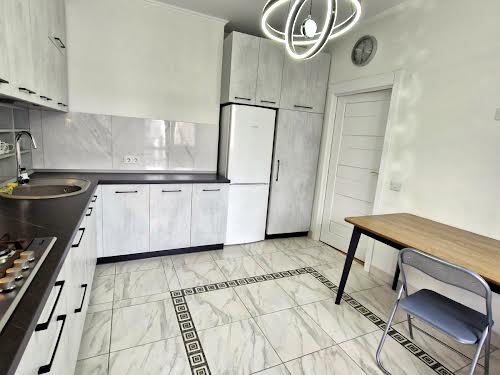 квартира за адресою Залізнична вул., 6