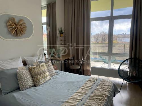 квартира за адресою Богатирська вул., 32