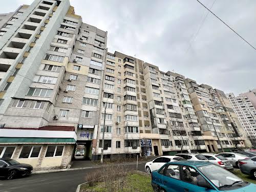 квартира за адресою Анни Ахматової вул., 11