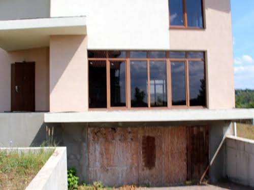 будинок за адресою вул. Київська, 1В