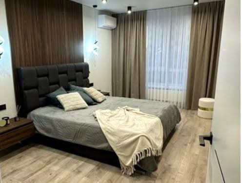 квартира за адресою Домбровського вул., 3б, к.1-3