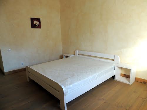 комерційна за адресою Руставелі вул., 31