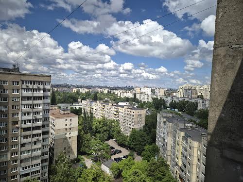 квартира за адресою Композитора Лятошинського вул., 8