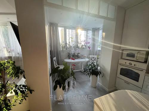 квартира за адресою Ревуцького вул., 7-В