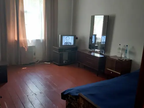 будинок за адресою Першотравнева