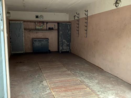 коммерческая по адресу Биологический пер., 12