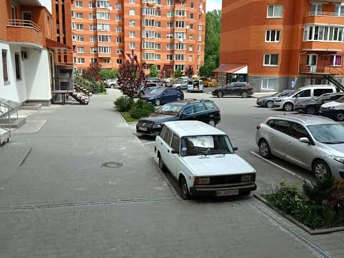 квартира за адресою Злуки просп., 47