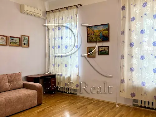 квартира за адресою Михайлівська вул., 22-Б