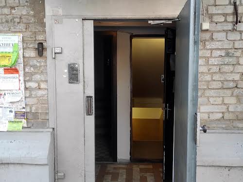 комерційна за адресою Митрополита Василя Липківського вул. (Урицького), 50