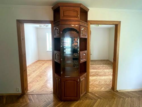 квартира за адресою Листопадна вул., 5