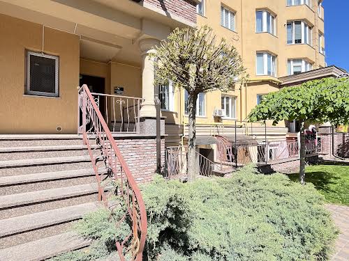 комерційна за адресою Боголюбова вул., 34